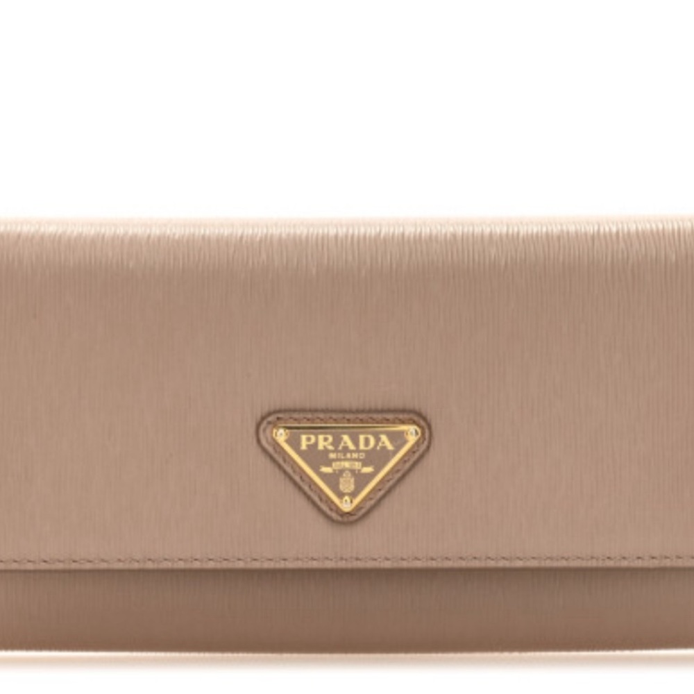Authentic PRADA - Vitello Continentsl Flap Travel Wallet Cipria